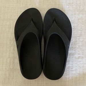 OOFOS Unisex OOriginal -Thong Sandal